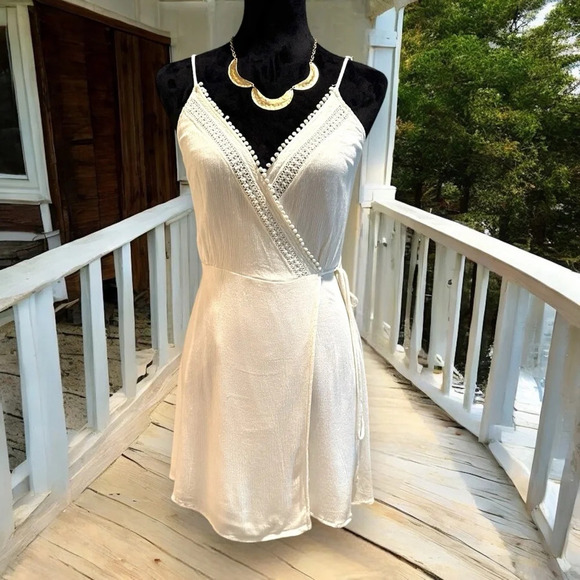 Lulus Spaghetti Strap Mini Wrap Dress V Neck Crochet Accent open back Size Large - Picture 2 of 9